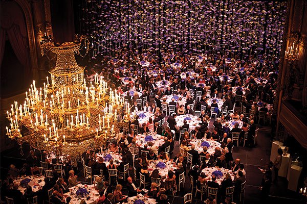Law dramatically raised 6,200 indigo hydrangeas over guests dining inside the Théâtre Royal de la Monnaie in Brussels. Photo by Violaine Le Hardÿ & Arnaud Ostrowski