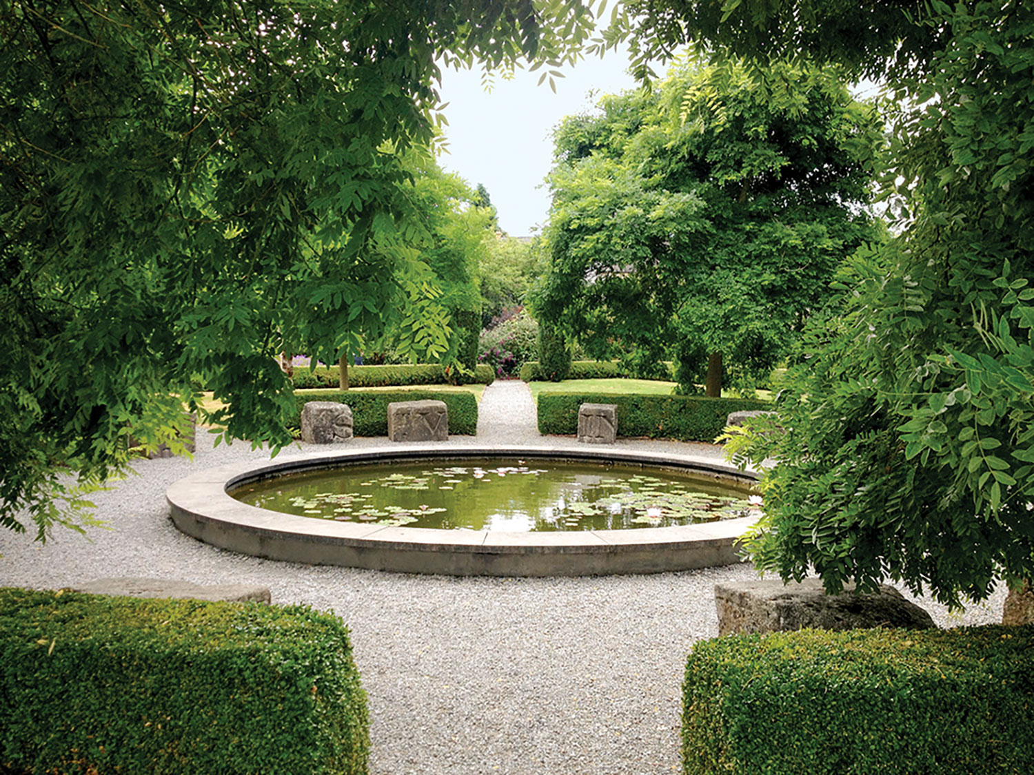 This Irish garden illustrates the style of designer Arthur Shackleton.