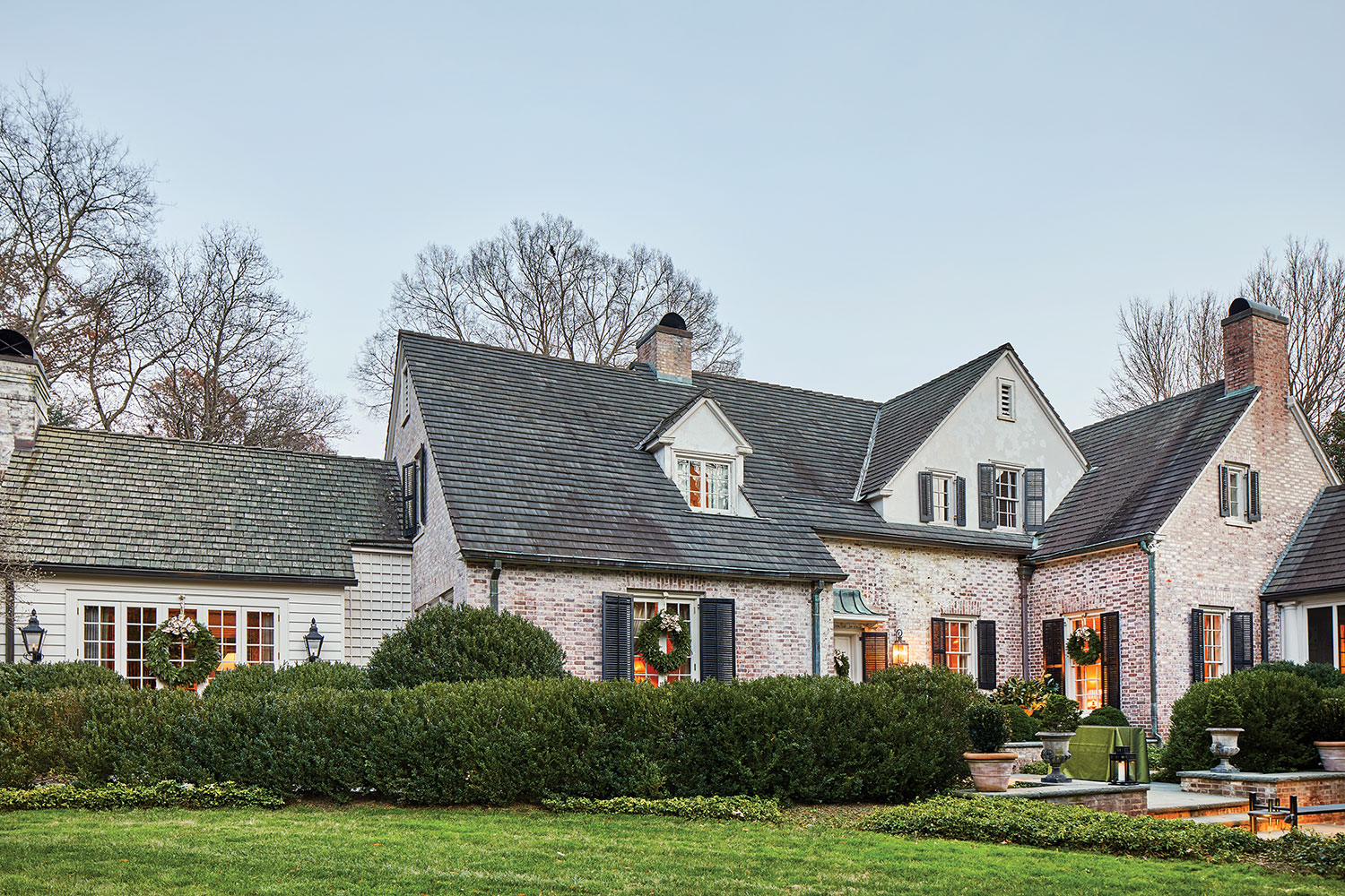 1920s Colonial-style cottage with limewashed brick exterior