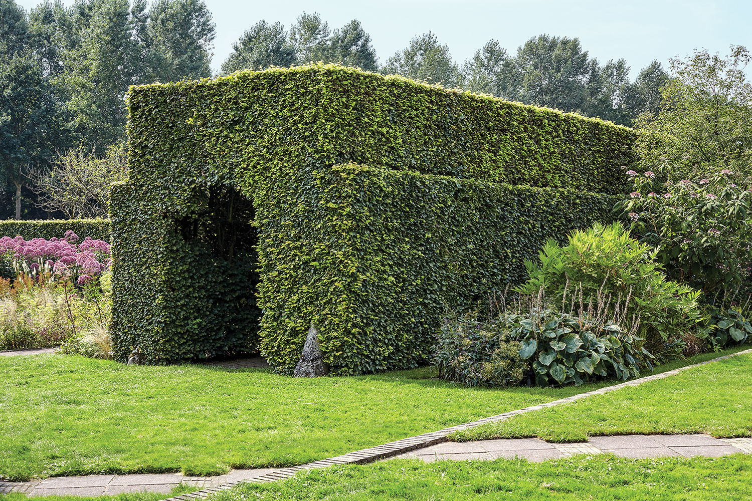 Piet Oudolf gardens, hedge tunnel