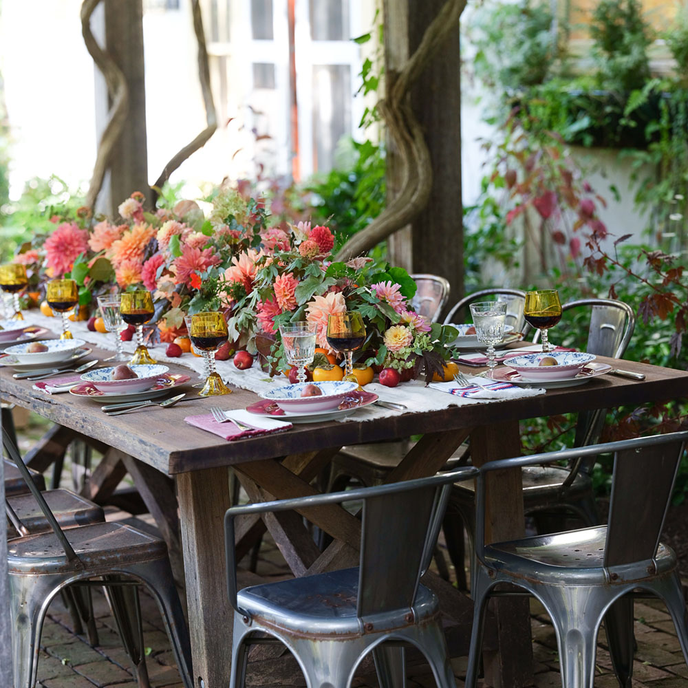 A garland of dahlias goes down the middle of the table.