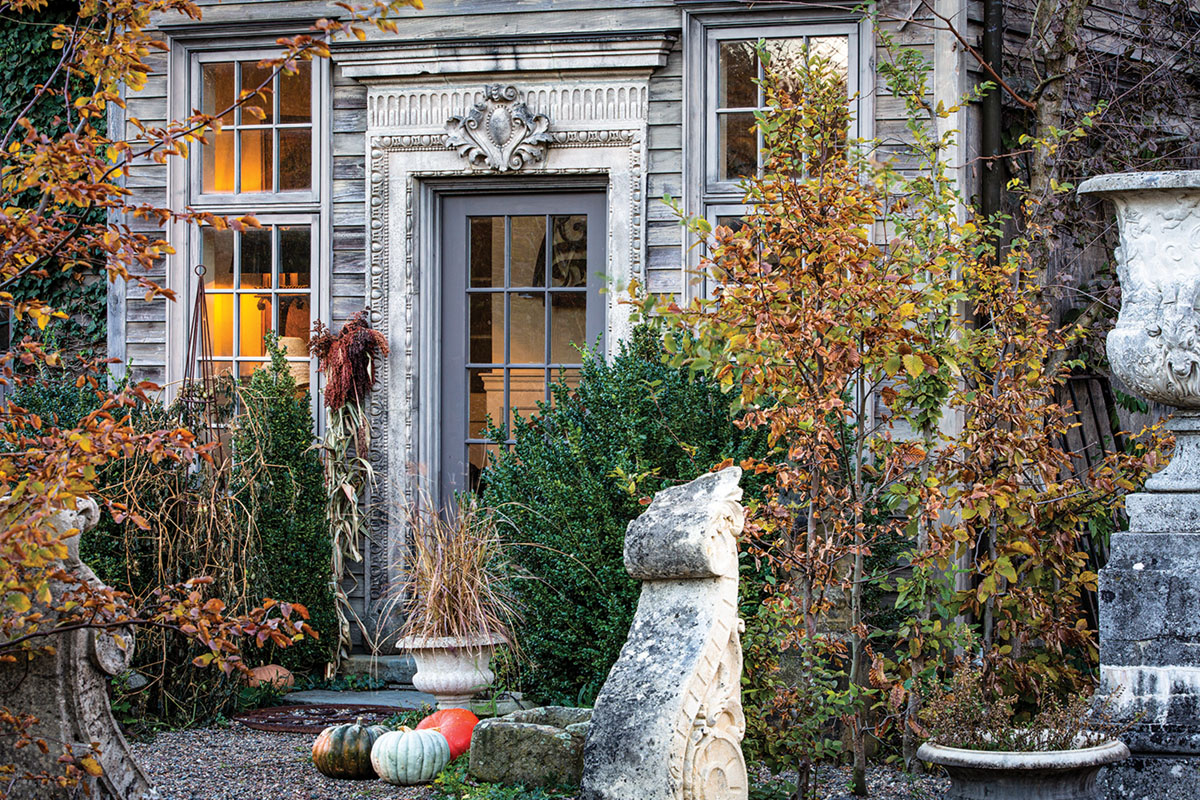 The ambience at Jardin de Buis starts as you enter through a door surround that once graced a New York City bank. The muted exterior colors blend with the lightly shaped boxwood and Carpinus betulus ‘Fastigiata.’