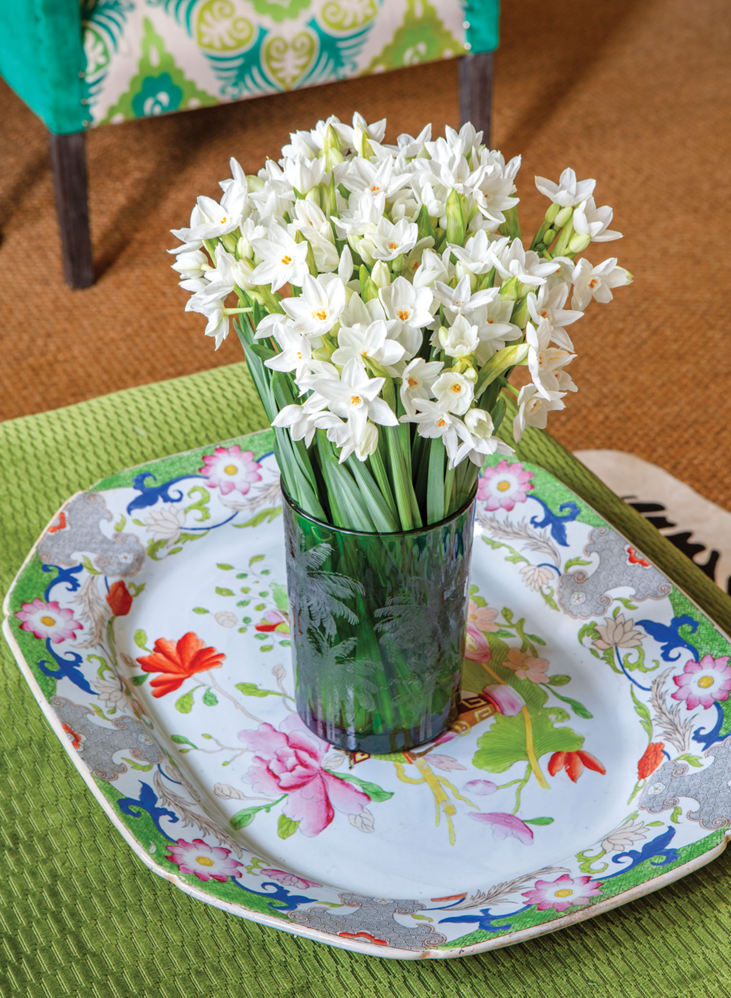 Simple paperwhites are elevated on a gorgeous Mason’s Ironstone platter.
